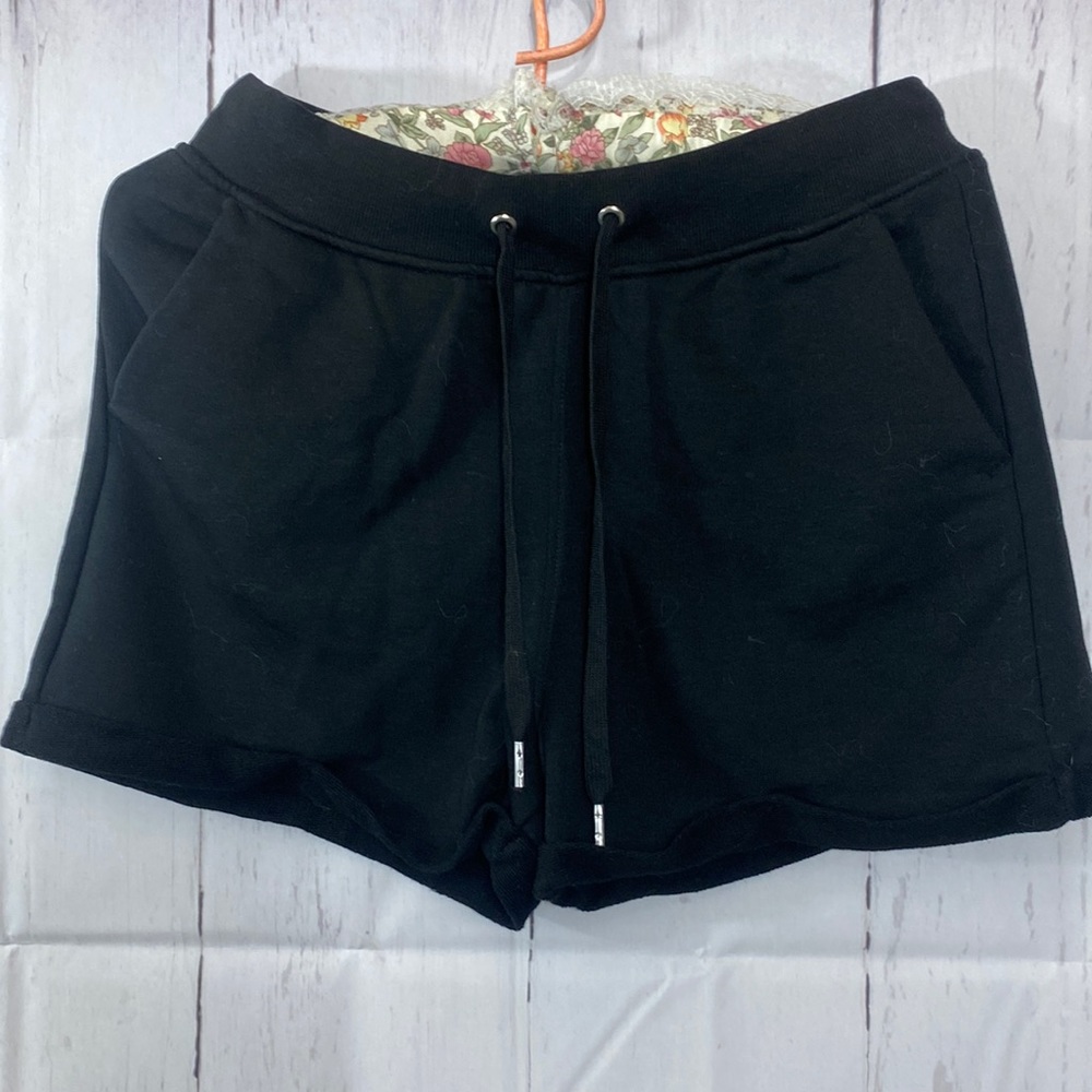 275. NWT H&M black sweatshorts size S
